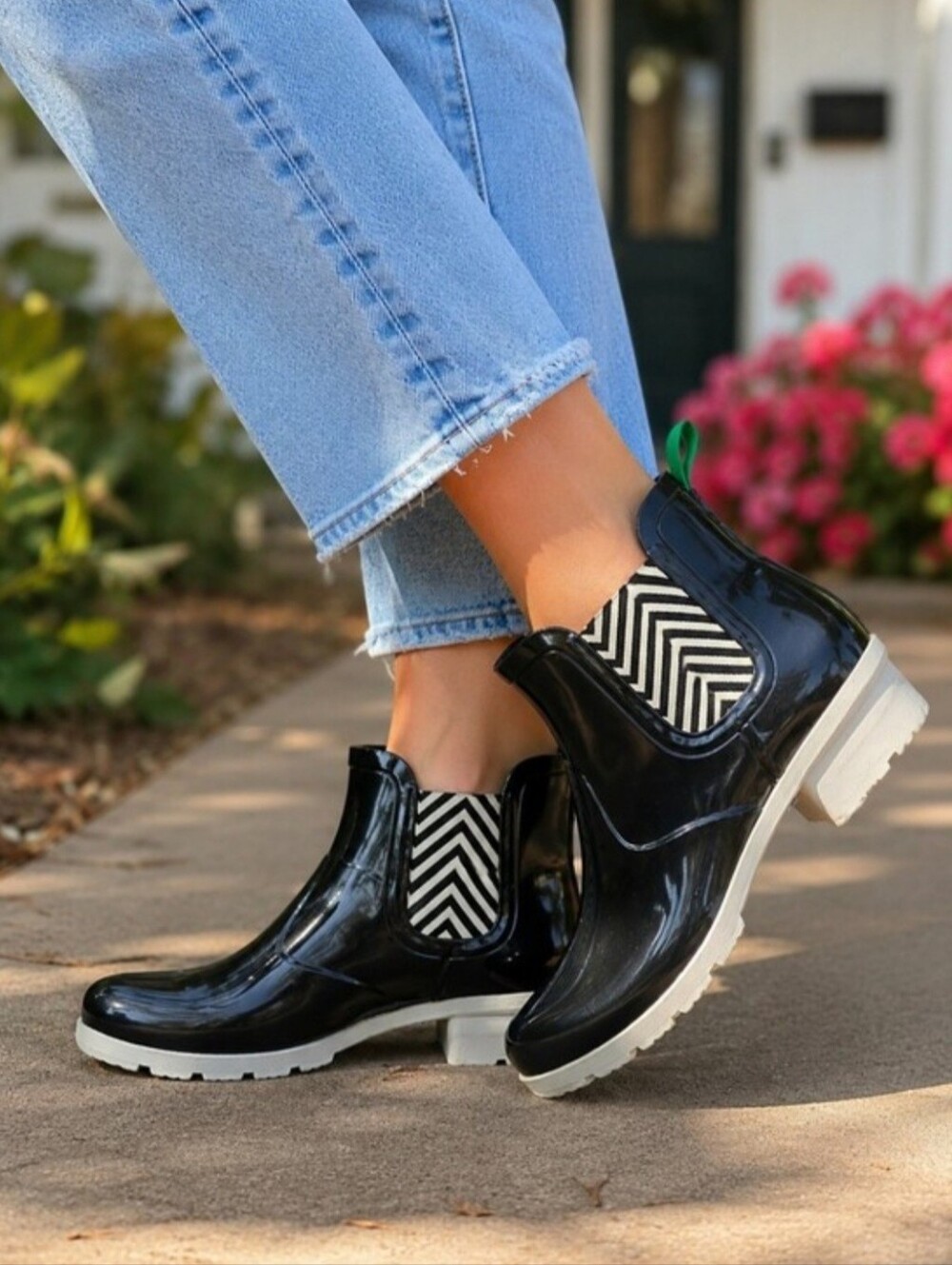 Cougar Terry Chelsea Rain Boots Black White Chevron Lug Sole Size 8